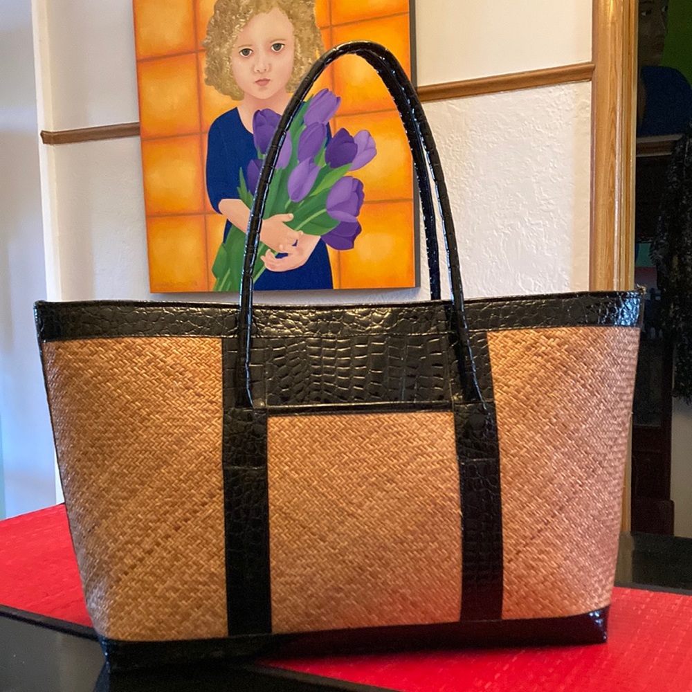 Beach bag in straw and faux leather